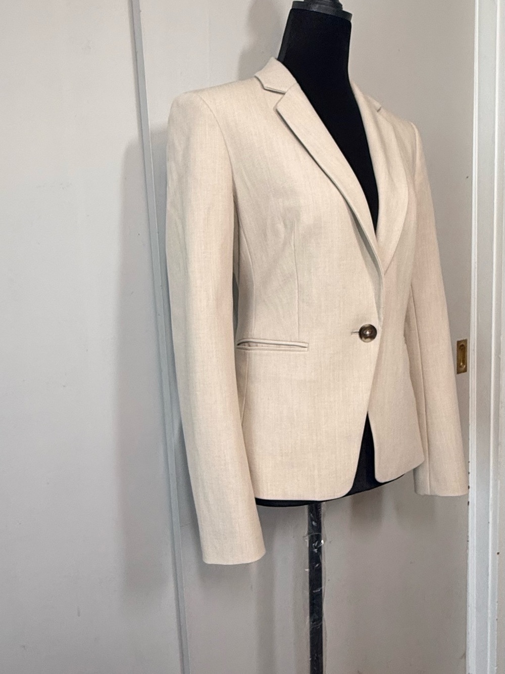 Express Cream Single-Button Tailored Blazer - Picture 3 of 4